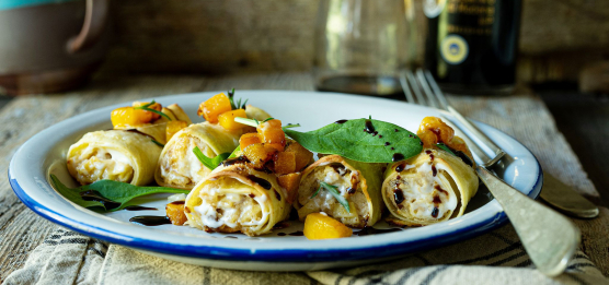 Cannelloni ripieni di ricotta, spinaci e funghi con dadolata di zucca