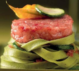 Cotechino Modena con tagliatelle verdi e zucchine