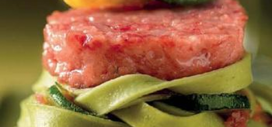 Cotechino Modena con tagliatelle verdi e zucchine